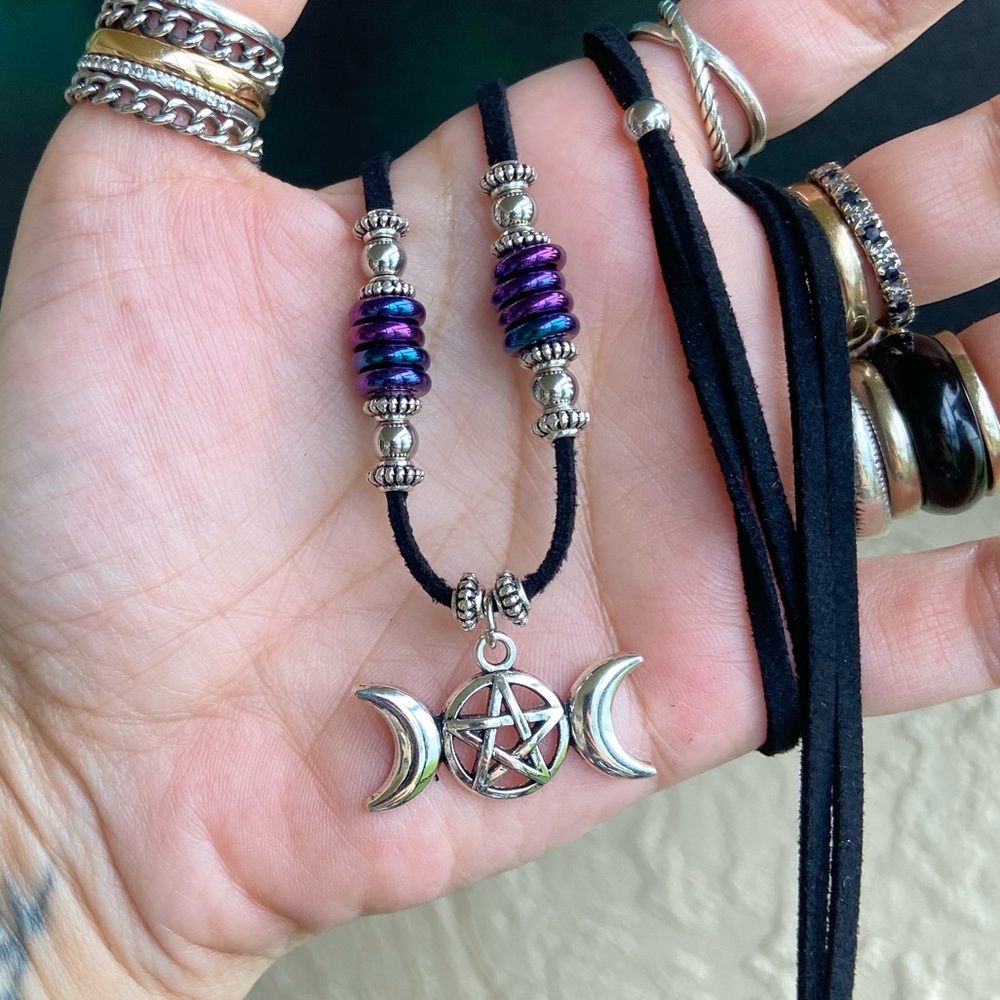 Crecent moon pentagram adjustable choker necklace - Picture 10 of 11